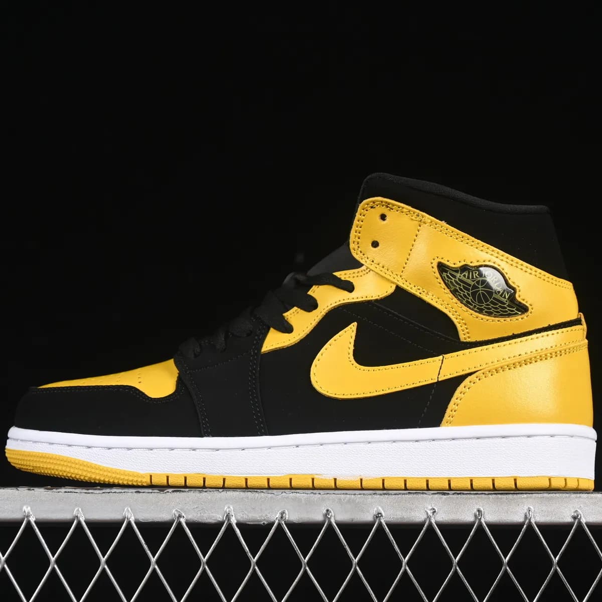 Air Jordan 1 preto e amarelo