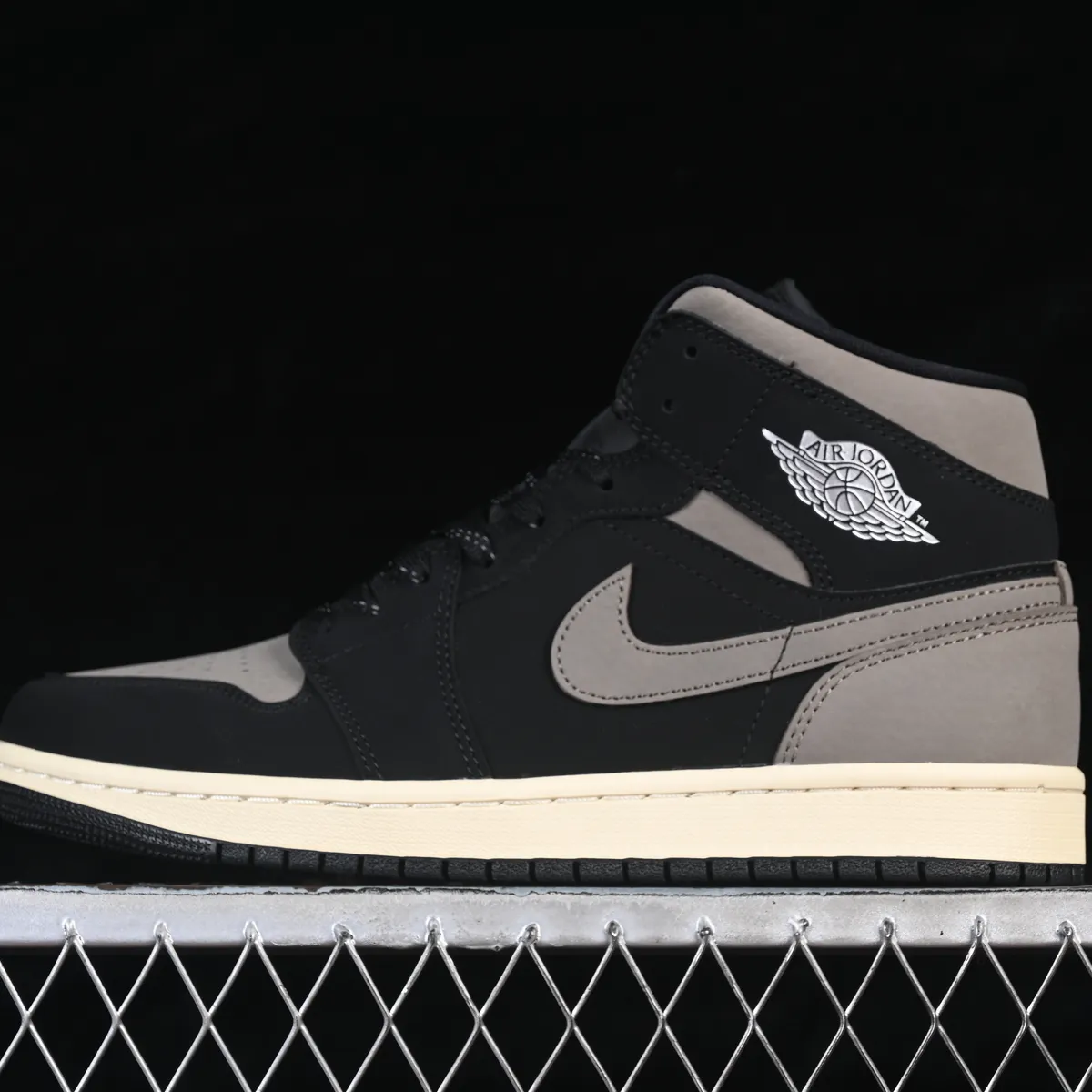Air Jordan 1 preto e cinza
