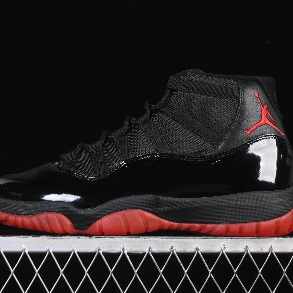 Air Jordan 11 preto e vermelho