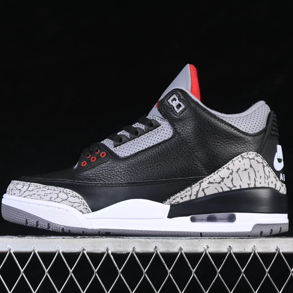 Air Jordan 3 preto, vermelho e branco