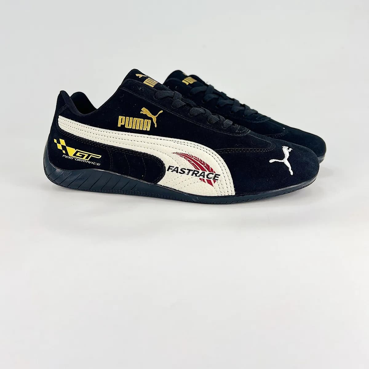 Speedcat preto e dourado, ângulo 1 de 3